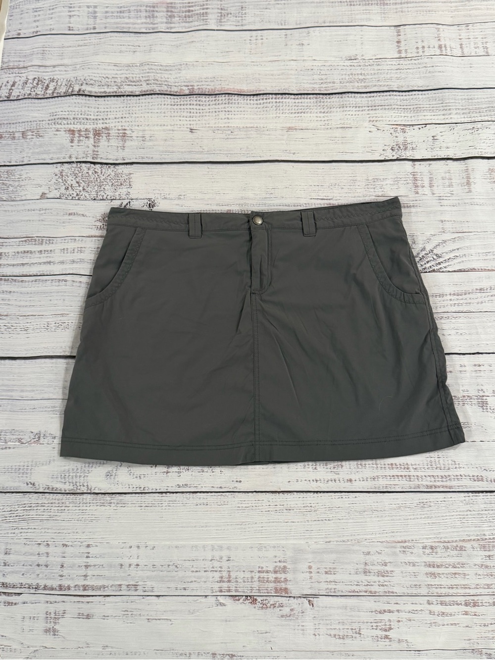 Eddie Bauer Travex Gray Skort Women’s Size P18 Outdoor Hiking Casual Pockets